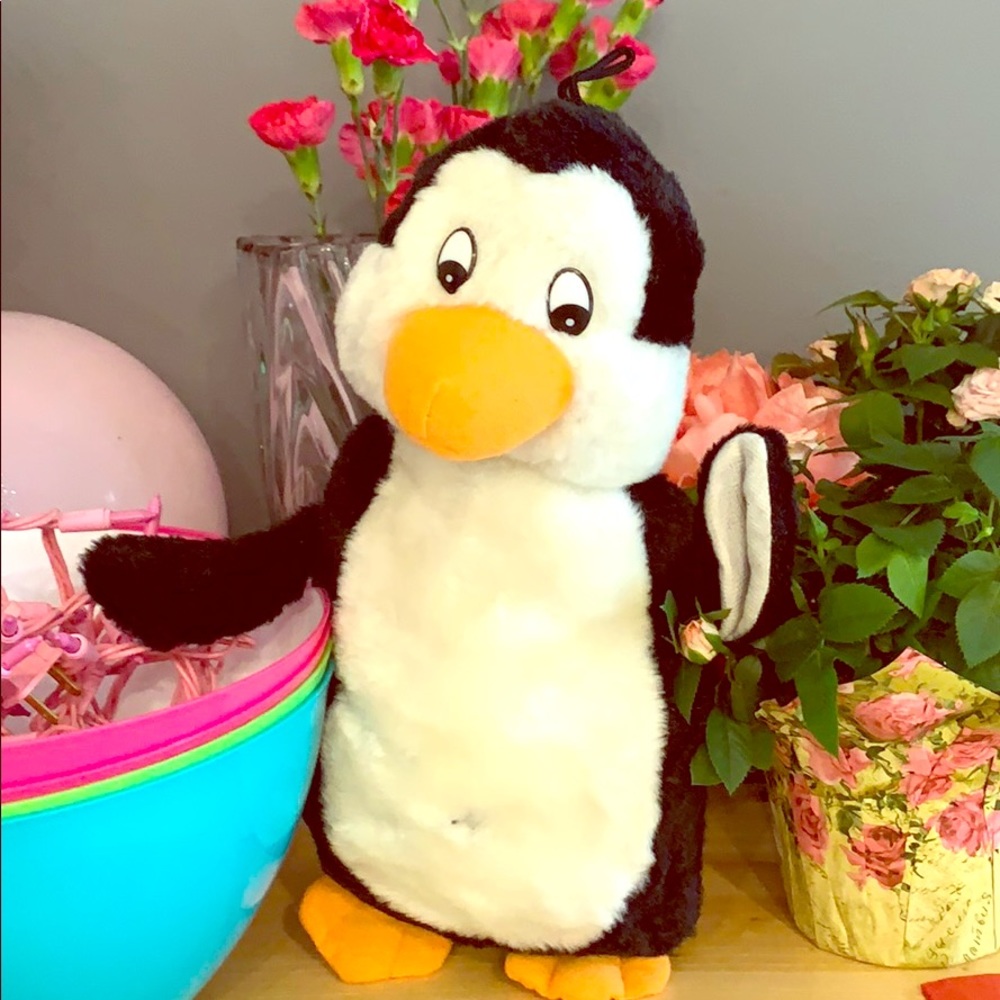 Penguin plush toy